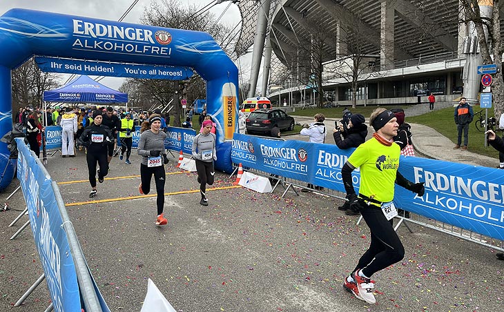 Winterlaufserie München 2023 Teil 3: Lauf über 20 km und Faschingslauf über 10 km am 04.01.2023 im Olympiapark, München (©Foto: Martin Schmitz)